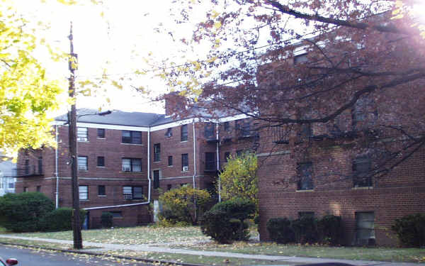 Jeffrey Garden Apartments in Elizabeth, NJ - Building Photo - Building Photo