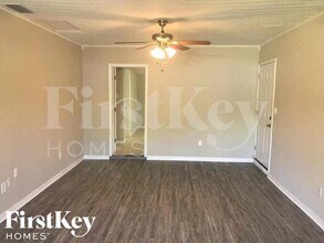 1025 Sunrise Ct in Lakeland, FL - Building Photo - Building Photo