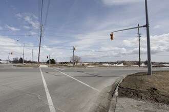 Qui Modern Towns in Markham, ON - Building Photo - Building Photo