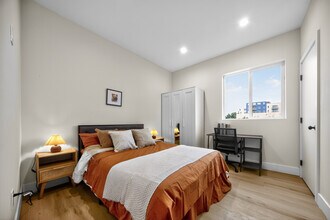 1204 W 37th Dr in Los Angeles, CA - Building Photo - Building Photo