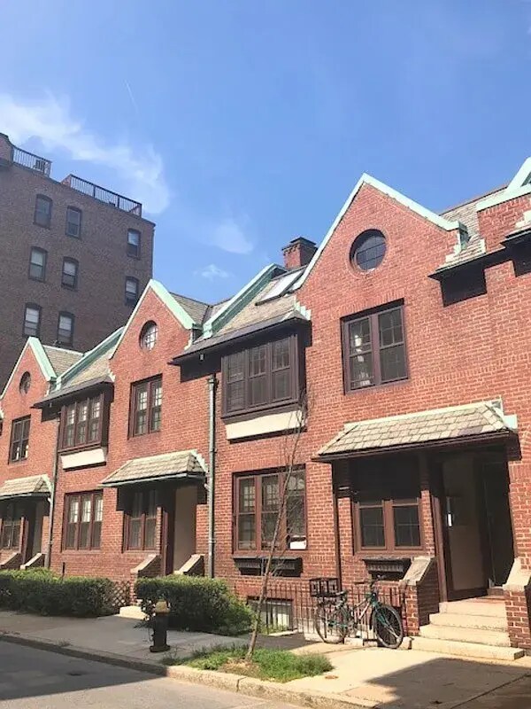 property at 12 Aberdeen St