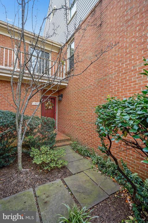 1821 Duffield Ln in Alexandria, VA - Building Photo - Building Photo