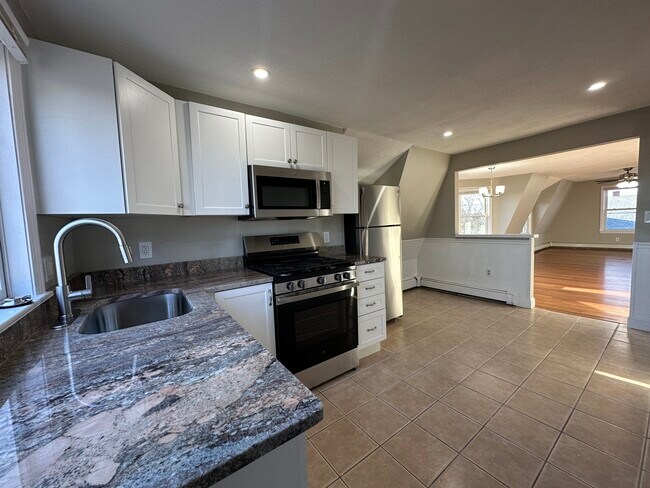 76 Fremont St, Unit 3 in Winthrop, MA - Foto de edificio - Building Photo