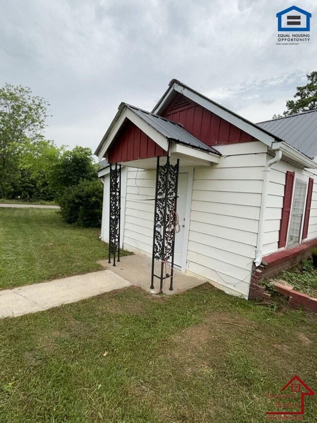 312 Higginbotham Rd in McMinnville, TN - Building Photo - Building Photo