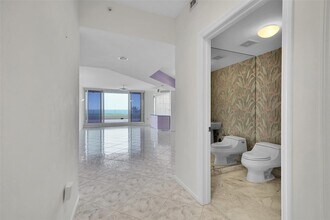 6001 N Ocean Dr, Unit 306 in Hollywood, FL - Building Photo - Building Photo