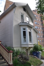 1124 E Lyon St, Unit 1124 in Milwaukee, WI - Building Photo - Building Photo