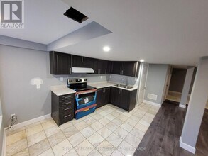 30 Sweet Briar Ln in Brampton, ON - Building Photo - Building Photo