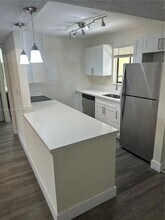 185 Lakeview Dr in Weston, FL - Building Photo - Building Photo