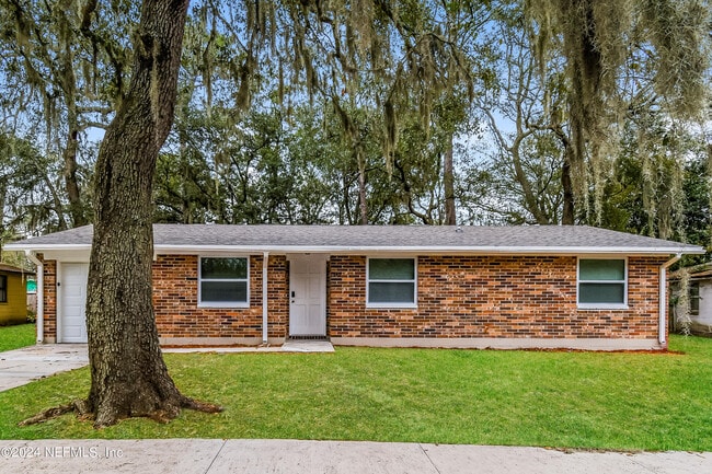 property at 1349 Eagle Cove Rd N