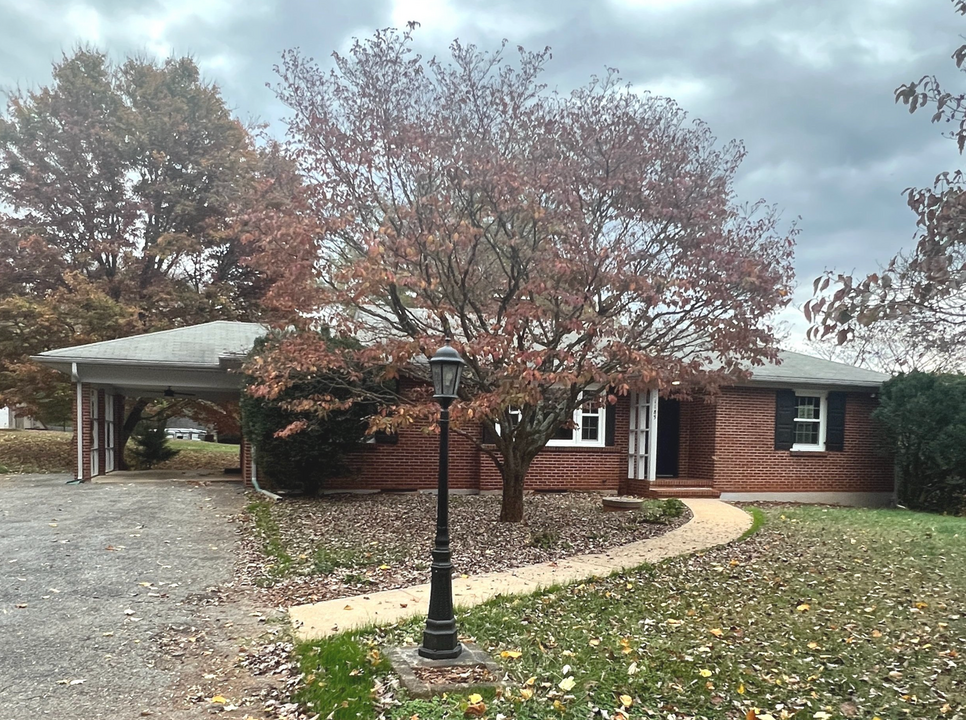 1183 Winding Creek Ln in Lynchburg, VA - Building Photo