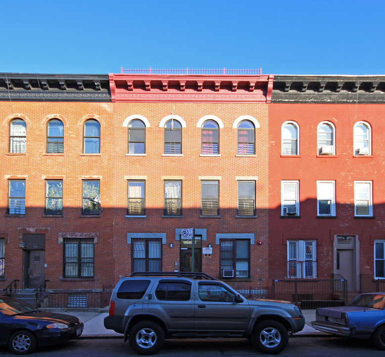 213 Hull St in Brooklyn, NY - Building Photo