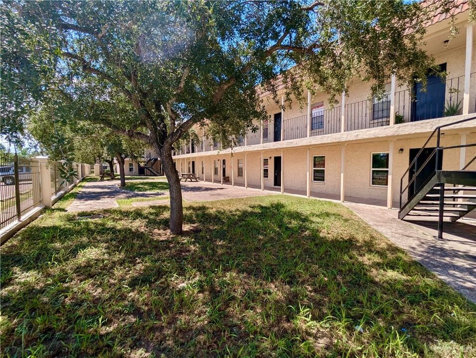 1811 Perkins Ave in Mission, TX - Building Photo
