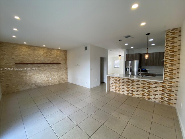 343 NE 37th Terrace in Homestead, FL - Building Photo - Building Photo