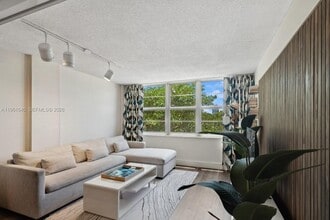 1020 Meridian Ave in Miami Beach, FL - Foto de edificio - Building Photo