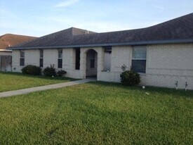717 W Bronze Dr, Unit C in Pharr, TX - Building Photo