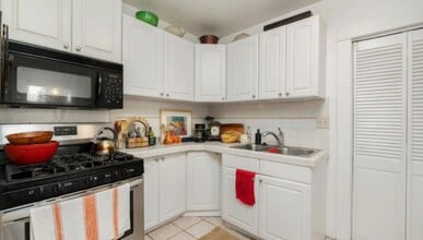 240 Strand St, Unit A in Santa Monica, CA - Building Photo - Building Photo