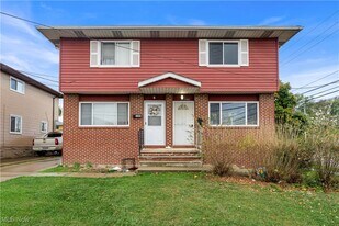 1392 E 263rd St in Euclid, OH - Building Photo