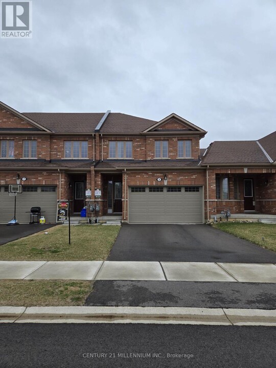5 Harwood St in Tillsonburg, ON - Building Photo