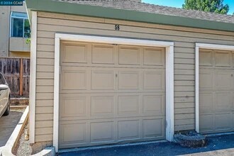 2530 Oak Rd, Unit 202 in Walnut Creek, CA - Building Photo - Building Photo