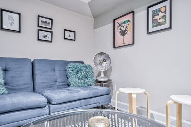 8 Manning Ave, Unit SI ID1521796P in Toronto, ON - Building Photo - Building Photo