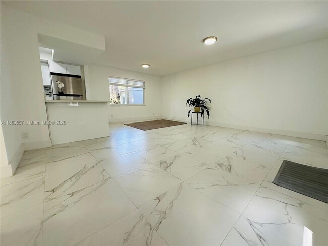 414 SE 14th St in Fort Lauderdale, FL - Foto de edificio - Building Photo