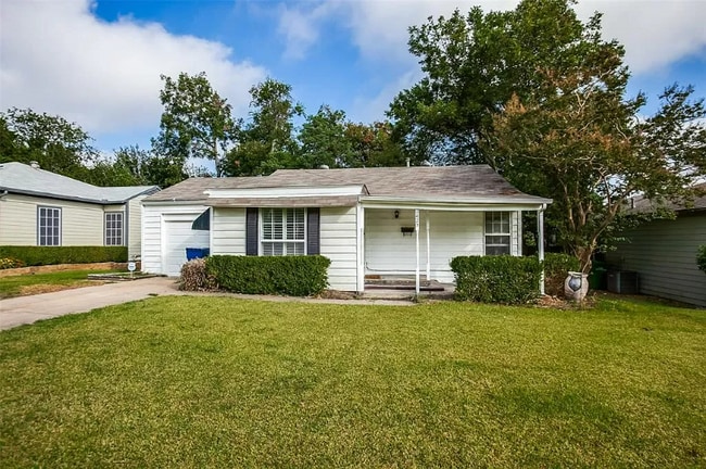 property at 1425 Cedar Crest Dr