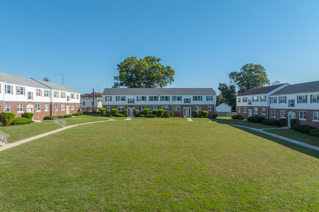 Pleasant Harbor Apartments in Pleasantville, NJ - Foto de edificio - Building Photo