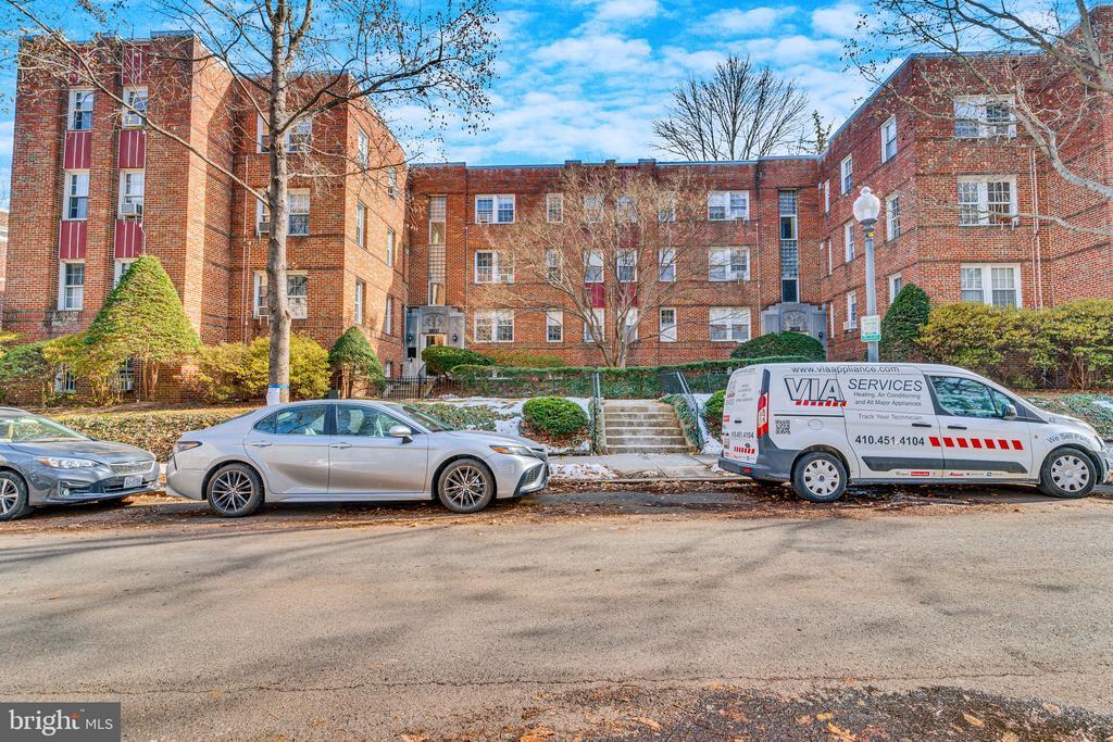 2800 Devonshire Pl NW-Unit -203 in Washington, DC - Building Photo