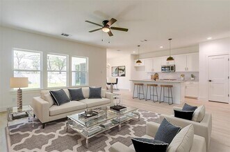 813 Stamps Ave in Fort Worth, TX - Building Photo - Building Photo