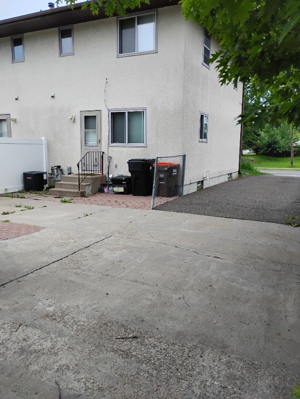 2070 English St in Maplewood, MN - Building Photo - Building Photo
