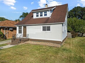 4571 W 157th St in Cleveland, OH - Building Photo - Building Photo