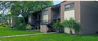 5504 Pine Forest Ct in Tampa, FL - Building Photo