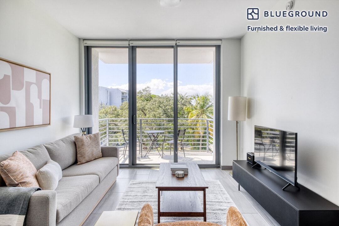 6445 NE 7th Ave in Miami, FL - Building Photo