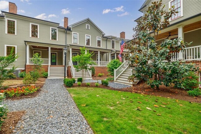 1076 Green St in Roswell, GA - Building Photo - Building Photo