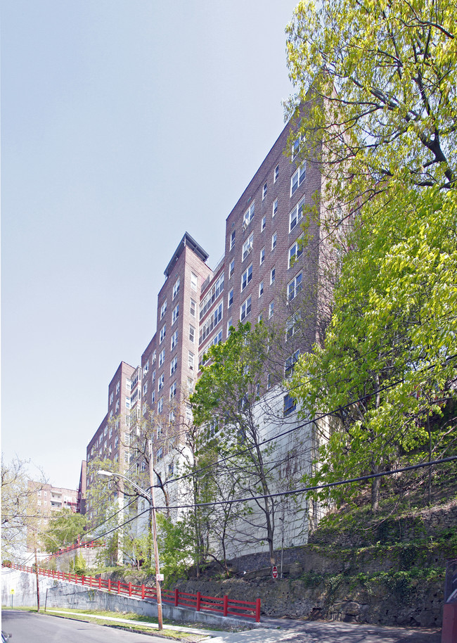 2630 Kingsbridge Ter in Bronx, NY - Building Photo - Building Photo