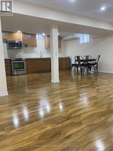 5370 Bellows Ave in Mississauga, ON - Building Photo - Building Photo