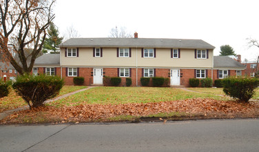 Maplewood Apartments in Manchester, CT - Building Photo - Building Photo