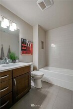 17716 28th Ave NE in Lake Forest Park, WA - Building Photo - Building Photo