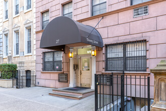 27 E 38th St in New York, NY - Building Photo - Building Photo