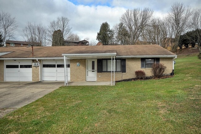 36 Sunnycrest Dr, Unit Patio style half duples