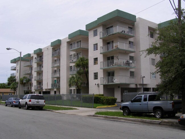 City View Apartments in Miami, FL - Building Photo - Building Photo