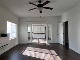 1129 4th Ave, Unit 1129½ in Los Angeles, CA - Building Photo