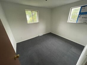 6907 Parkbelt Dr in Flint, MI - Building Photo - Building Photo