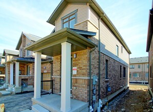 400 Newman Dr in Cambridge, ON - Building Photo - Building Photo