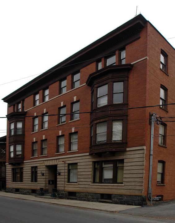 7 Fremont St in Gloversville, NY - Foto de edificio