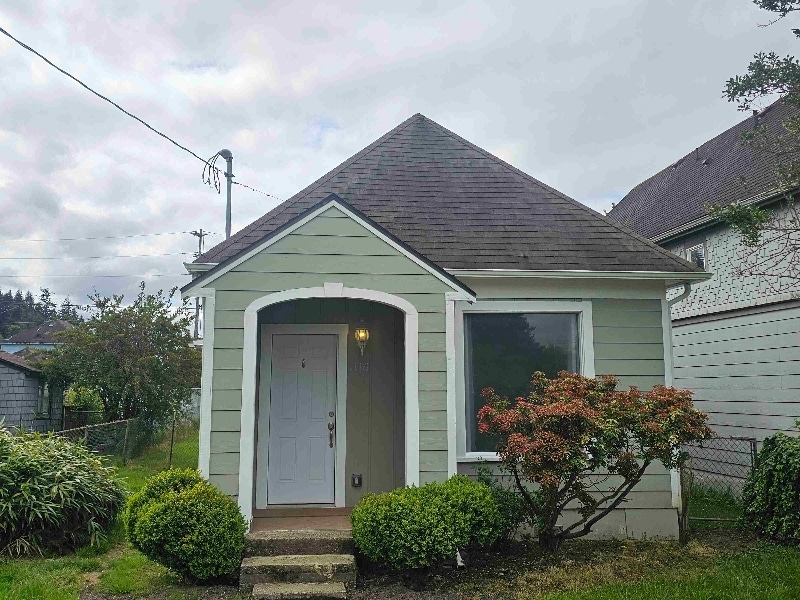 1116 Wheeler Ave in Hoquiam, WA - Building Photo