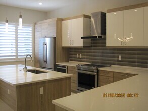 4033 NW 17th Way in Boca Raton, FL - Building Photo - Building Photo