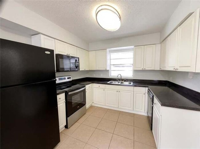 8318 Chenille Dr in Orlando, FL - Foto de edificio - Building Photo