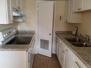 1600 S N St, Unit 106 in Lake Worth Beach, FL - Foto de edificio - Building Photo