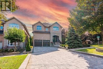 301 Weldrick Rd E in Richmond Hill, ON - Building Photo - Building Photo
